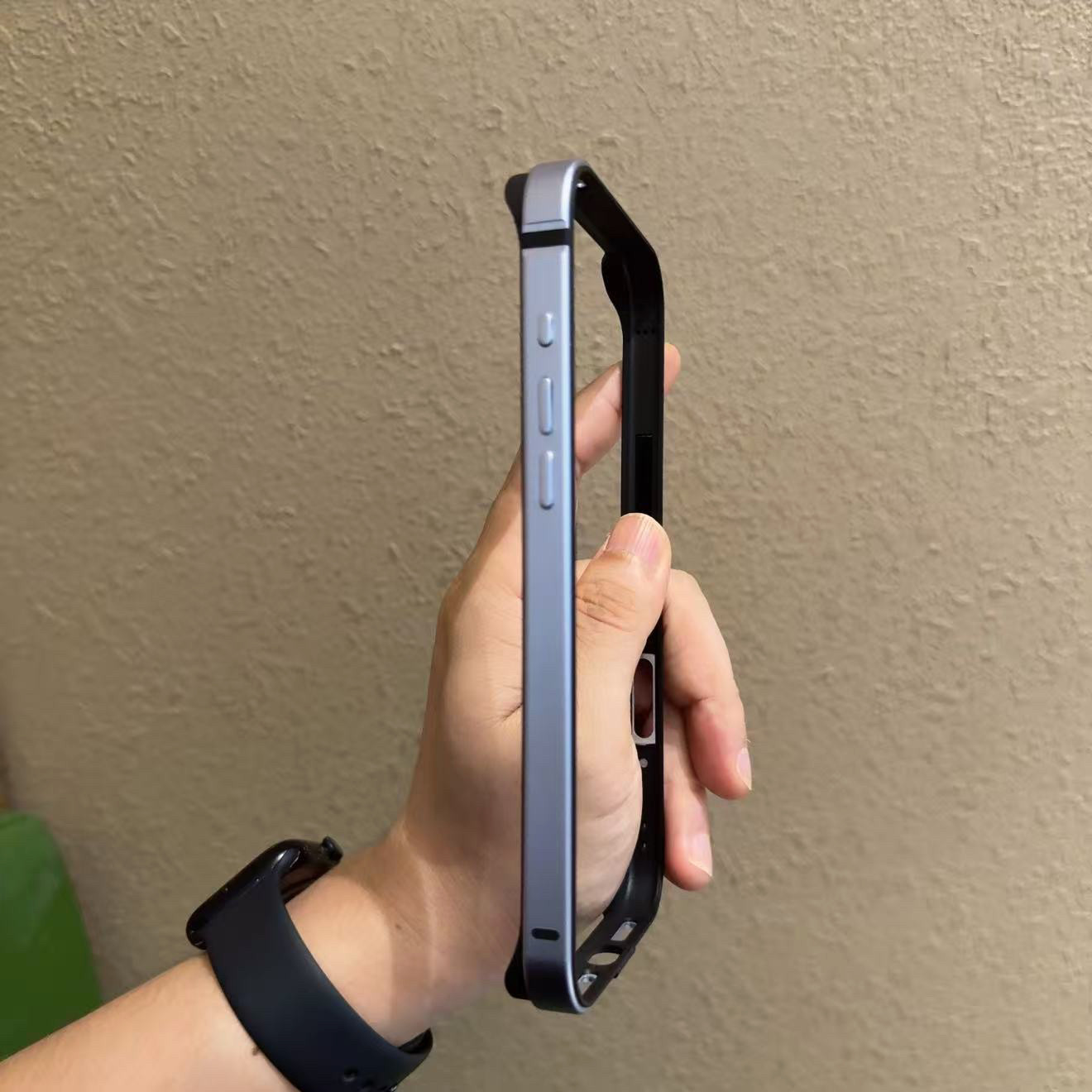 麦壳MK|简约金属边框适用iphone18promax镂空散热手机壳17pro苹果内衬硅胶外壳撞色半包裸机手感边框新款
