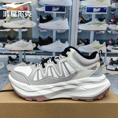 鸿星尔克2025冬季女子加棉保暖户外鞋防滑耐磨运动鞋12125421157