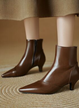 秋冬小皮靴短筒鞋细跟中跟短靴女棕色米白色靴子大码小码女靴PCSA