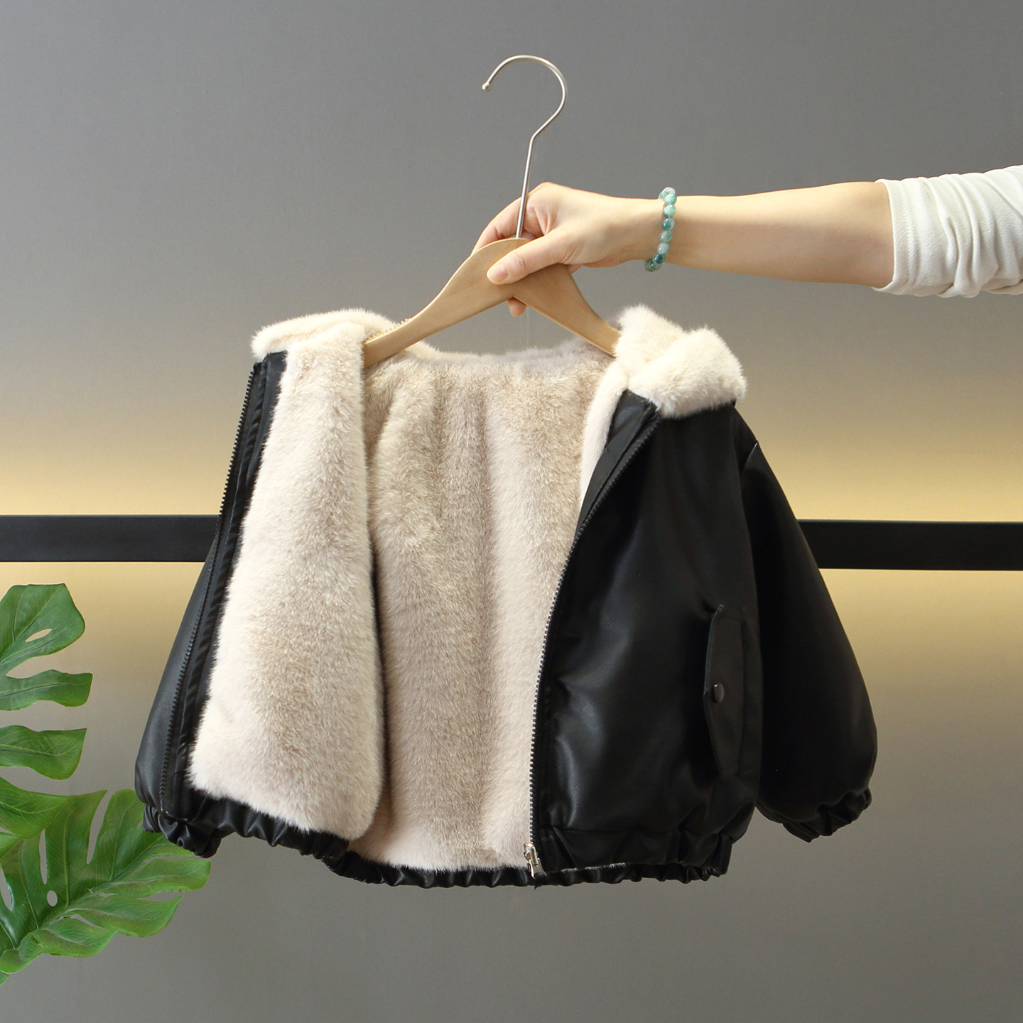 男童冬季加绒加厚连帽外套2025新款儿童时髦冬装上衣宝宝酷帅皮衣,童装/婴儿装/亲子装,夹克/皮衣,淘宝优惠券,粉丝福利购,淘宝优惠卷