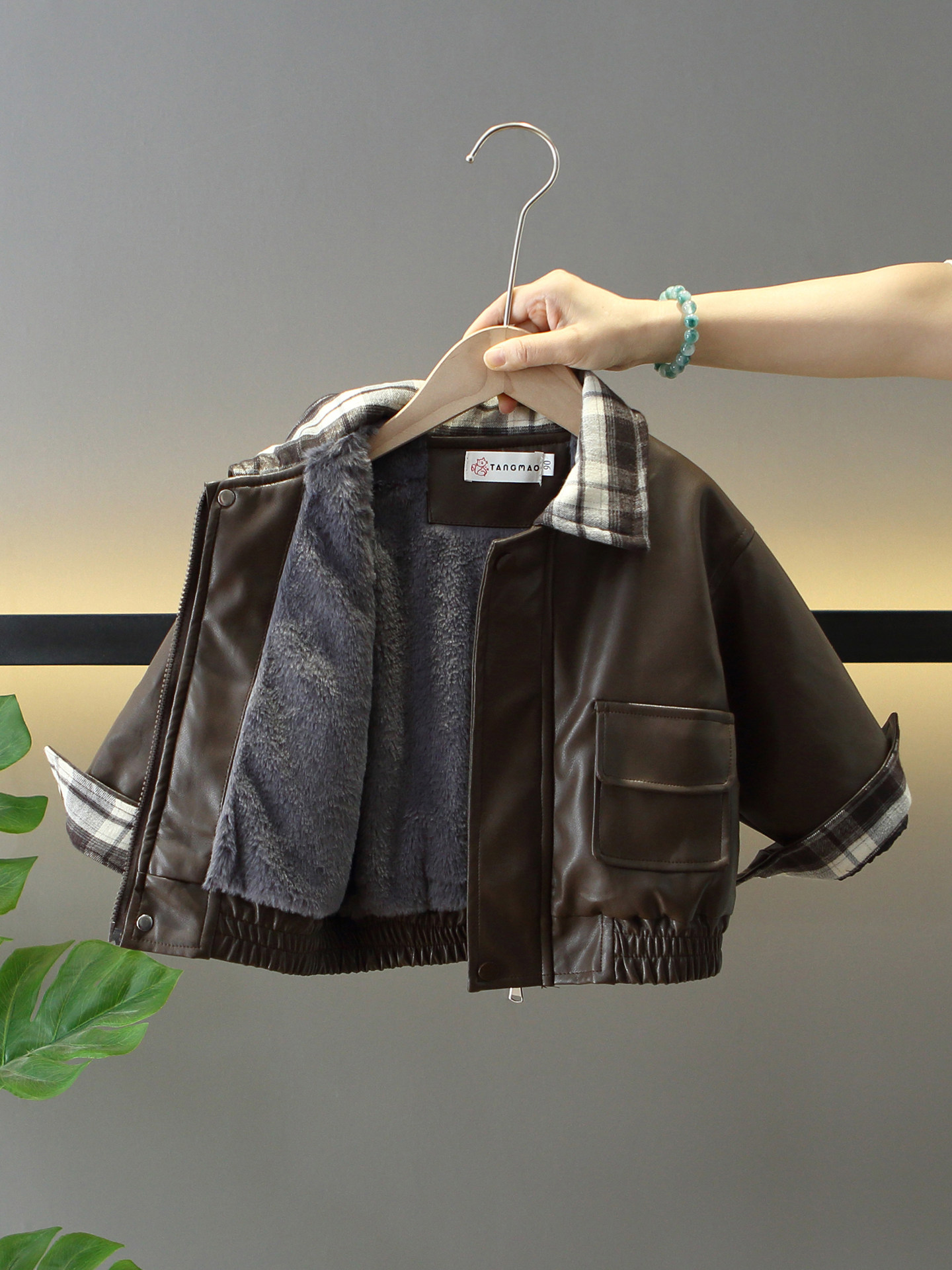 男童冬季加绒皮衣外套2025新款覆古拼接风翻领夹克儿童韩版冬装潮