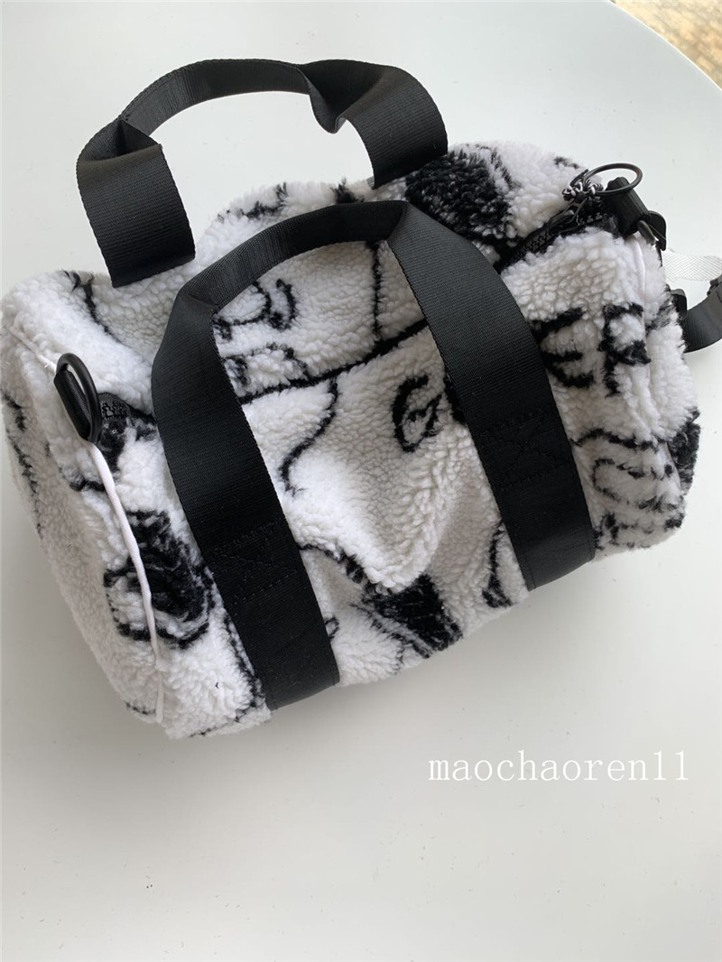 英国oaf可爱风毛绒白色手提包