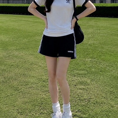 adidas ESSENTIALS 3-Stripes 运动型格休闲短裤 女款 黑色DP2405