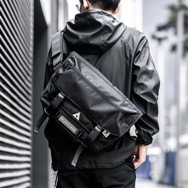 大容量通勤斜挎包男邮差包