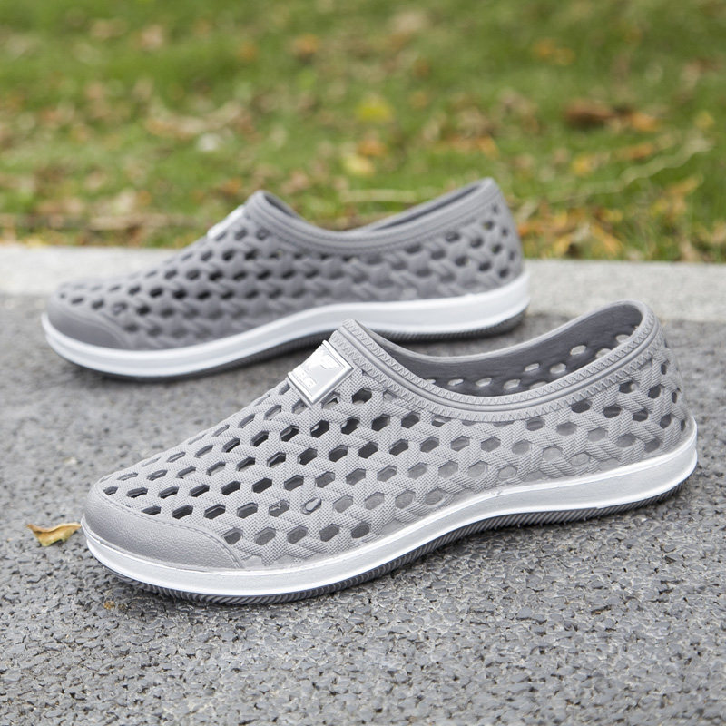 BEACH SHOES FOR MEN TO WEAR HOLLOW TOE CASUAL SPORTS SANDALS FOR MEN OUTDOOR NON-SLIP BREATHABLE HOLE SHOES FOR DRIVING IN SUMMER