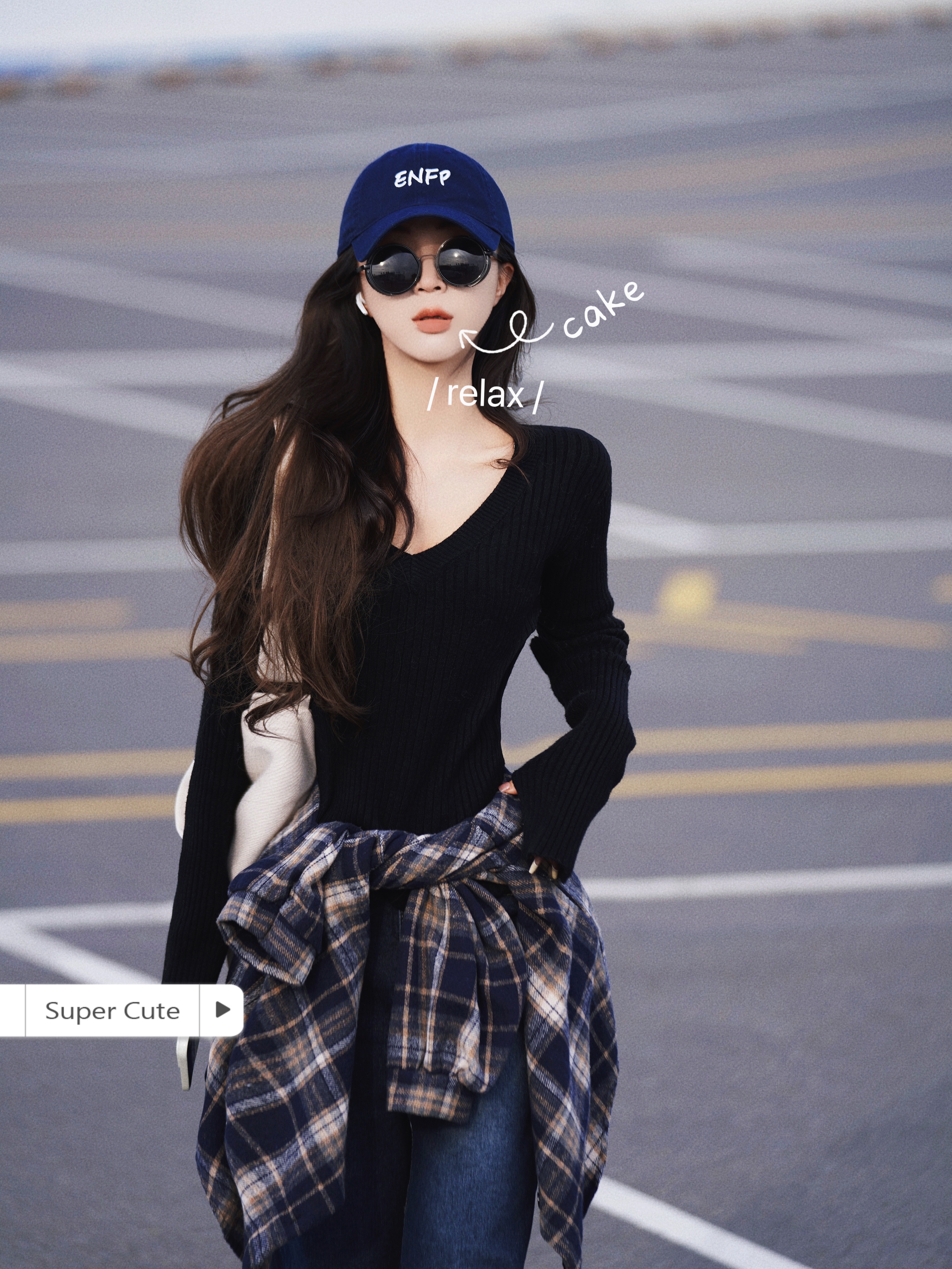 LISEYEN设计师款炒鸡显瘦的V领针织水袖毛衣
