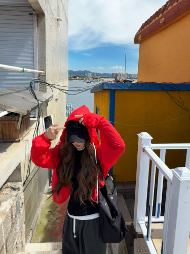 LISEYEN设计师款  樱桃红 炒鸡出片！连帽冲锋衣女秋季宽松外套