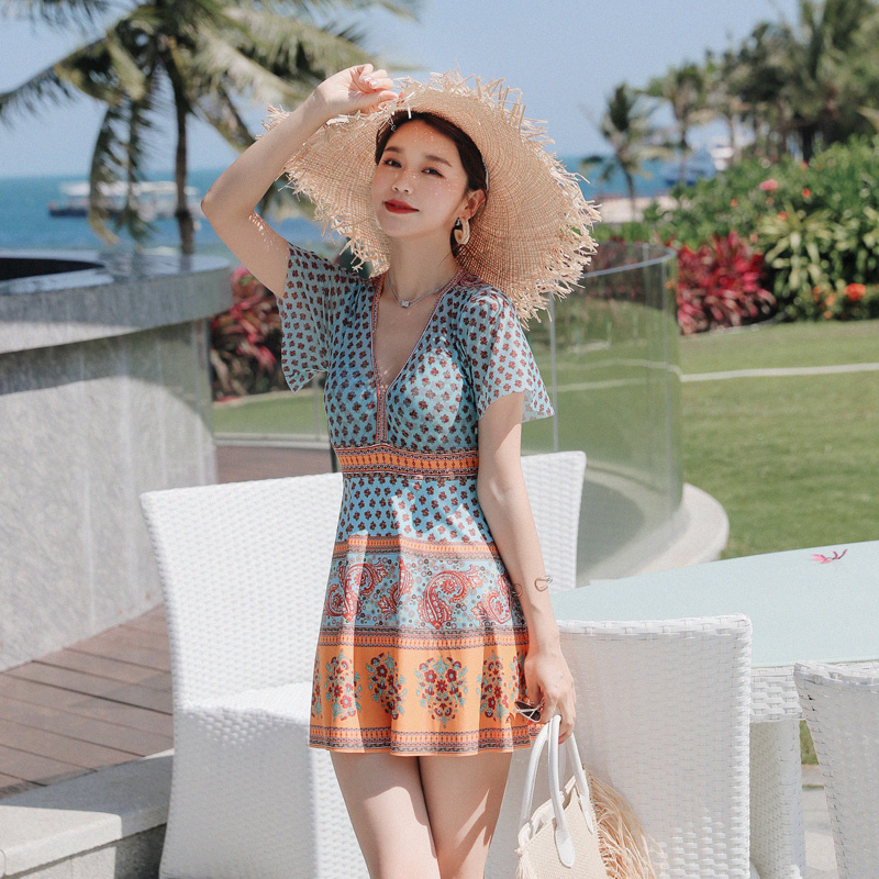 泳衣女款泡温泉2025新款高级感遮肚大码胖mm保守中老年妈妈游泳装