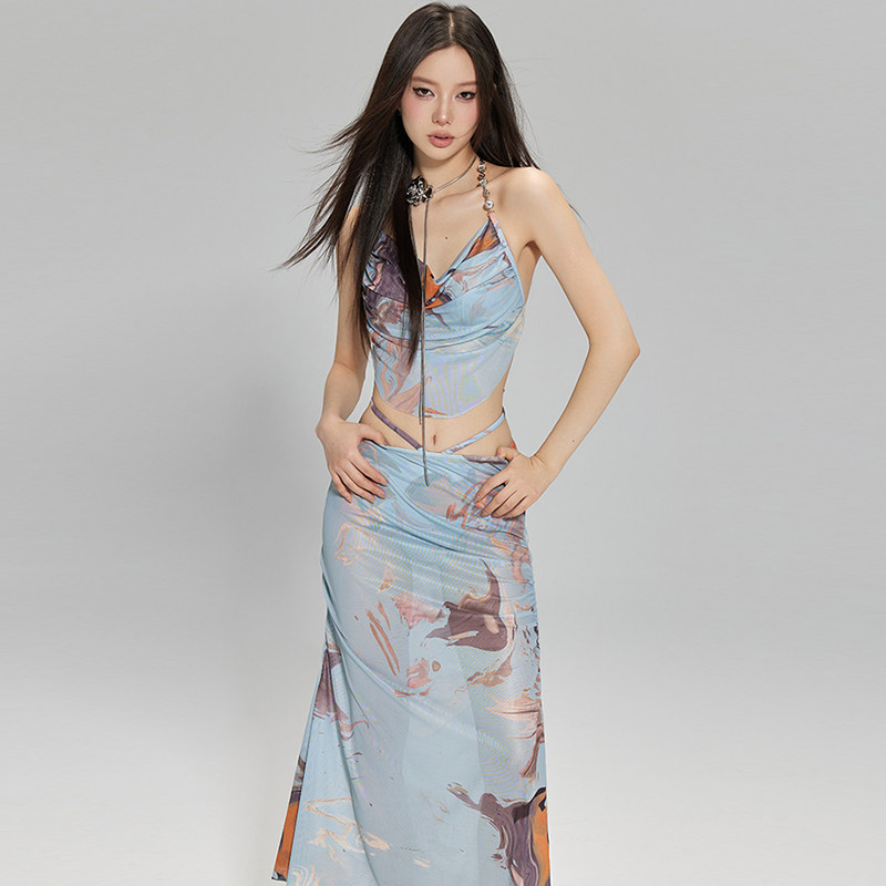 泳衣女高级感挂脖连衣裙式分体三件套长裙小胸聚拢度假泡温泉泳装