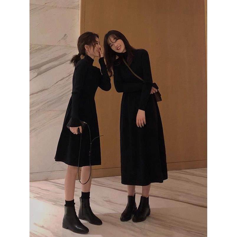 欧洲站秋装女2025新款法式赫本风小黑裙气质a字裙打底针织连衣裙