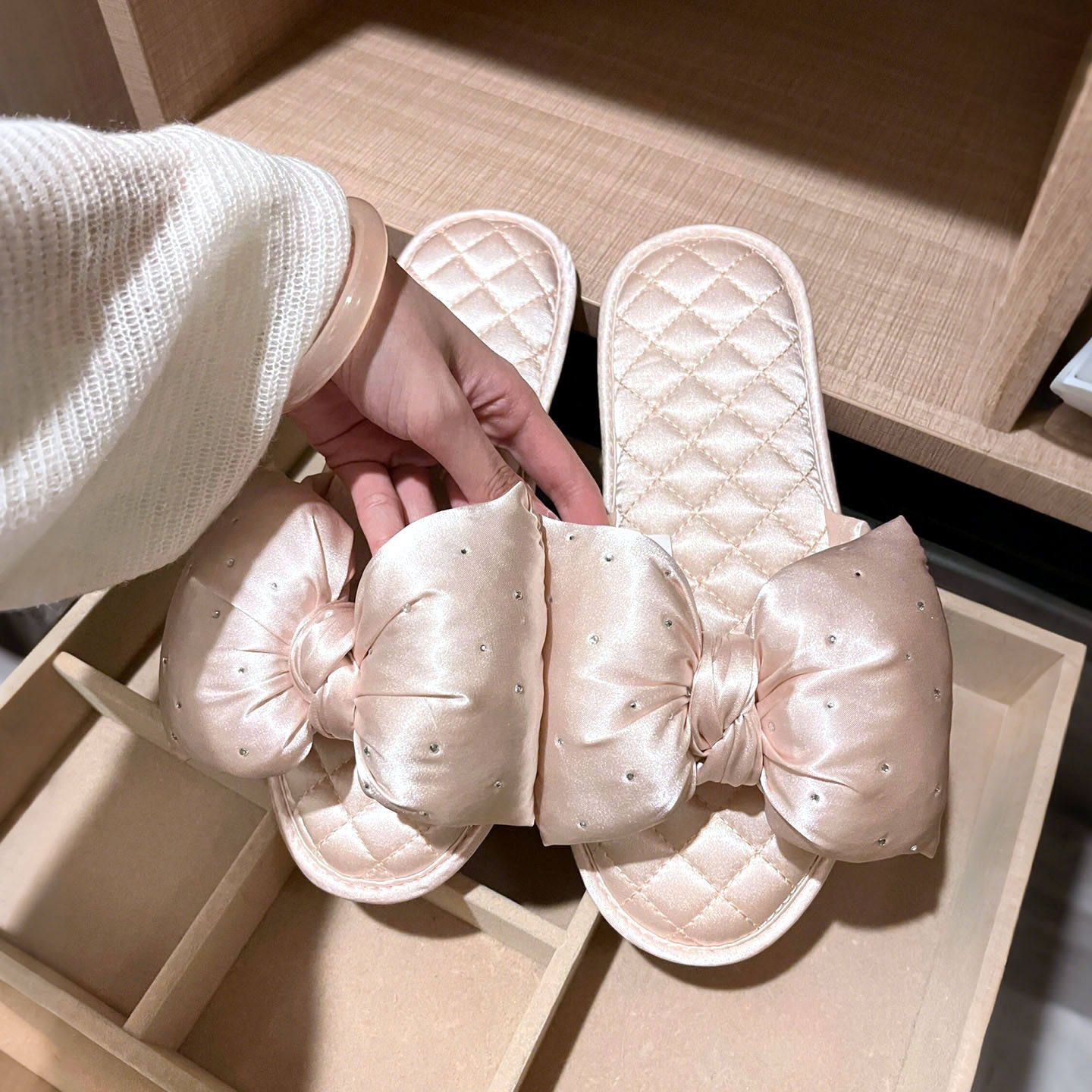 【备婚好物】结婚拖鞋晨袍绸缎蝴蝶婚礼新娘伴娘夏季喜庆防滑拖鞋