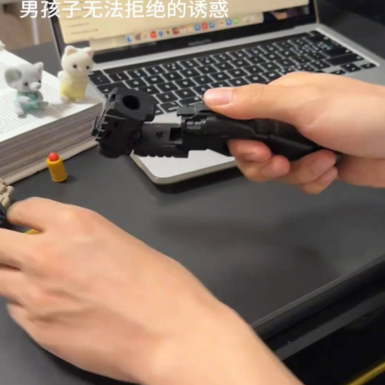 爆款玩具喷子发射器格洛克抛壳枪仿真玩具一键弹出解压男孩炫酷