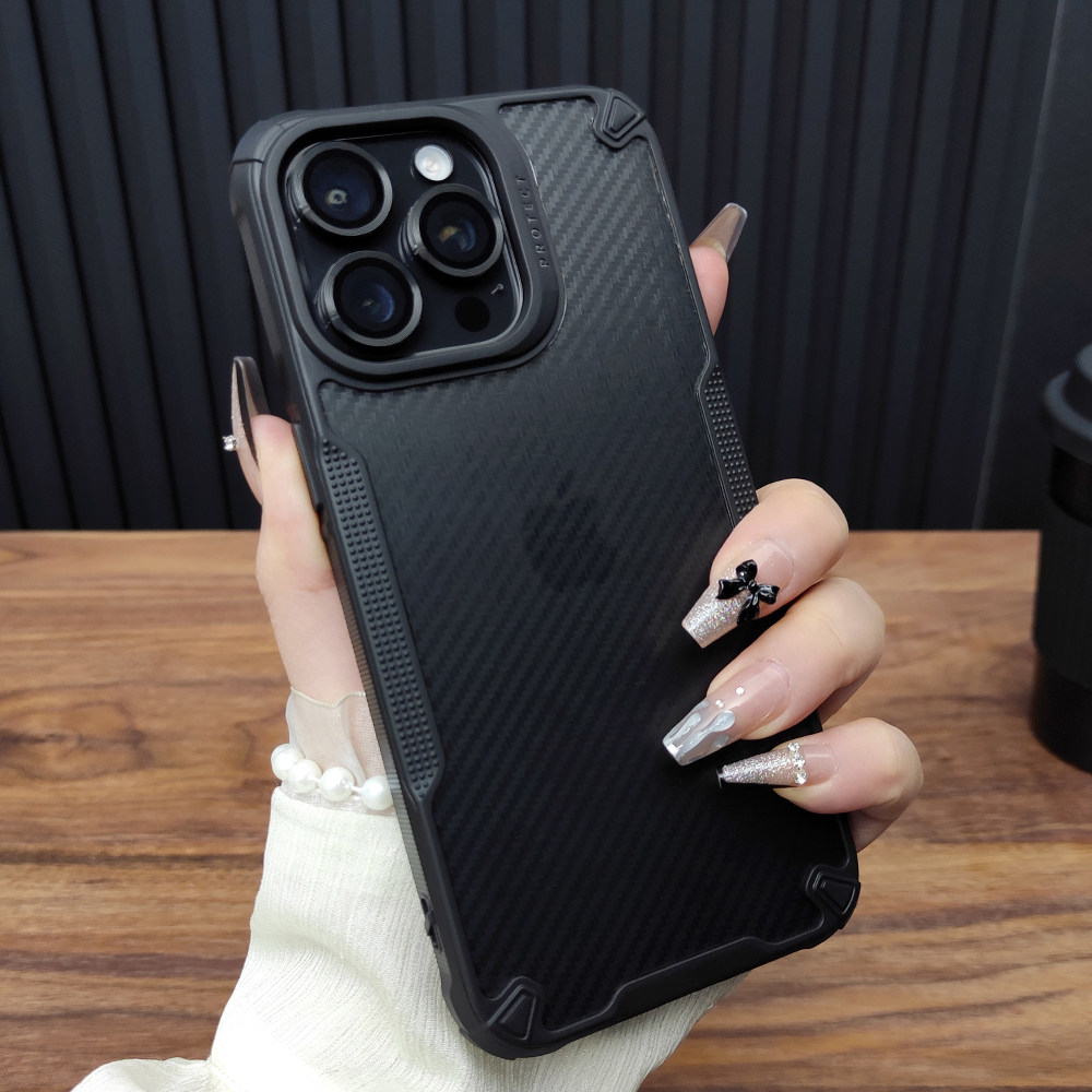 适用苹果16ProMax手机壳iPhone15碳纤维纹理14Plus合金镜头膜13气囊防摔12硅胶大孔防滑保护套简约C15