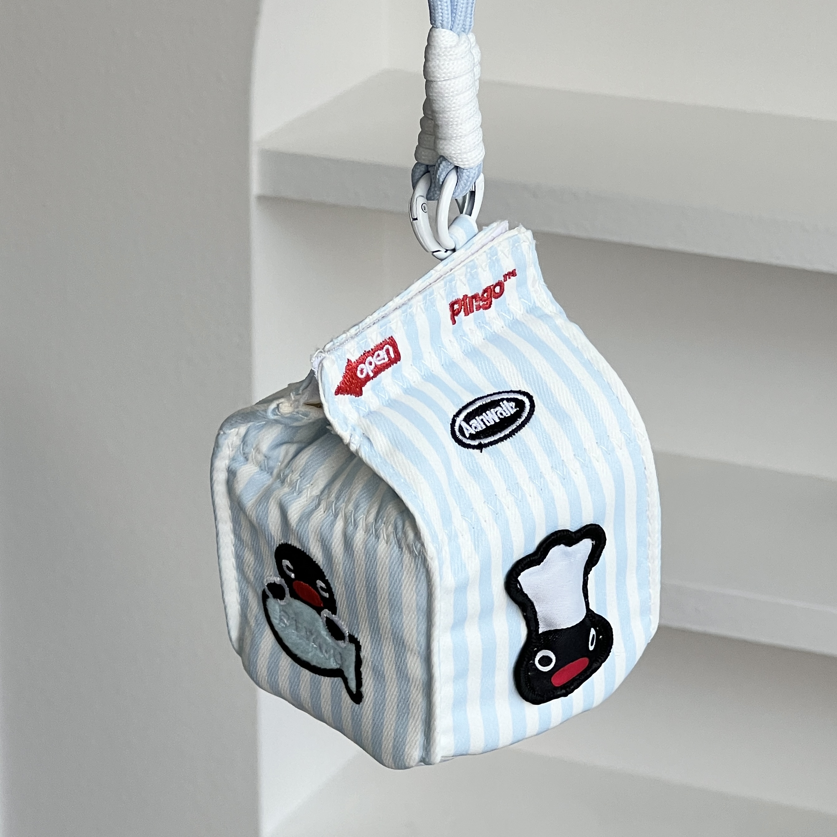 新款企鹅牛奶盒迷你零钱包耳机包ins少女心学生收纳包钥匙扣礼物