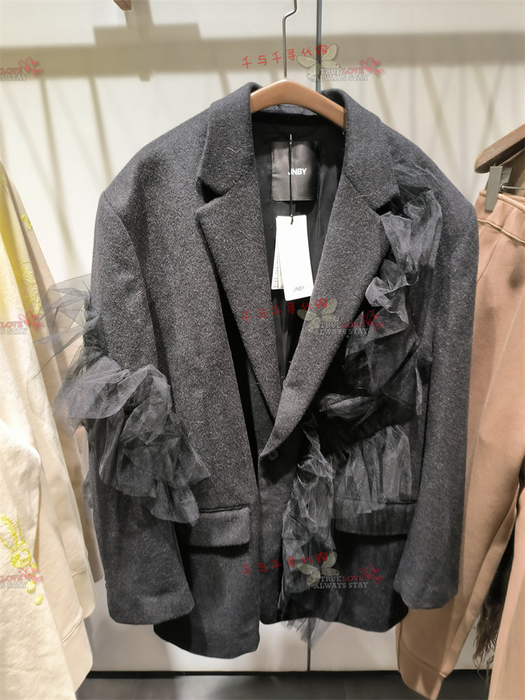 现货 JNBY/江南布衣正品2023秋季网纱拼接毛呢西服5N9714880-2995