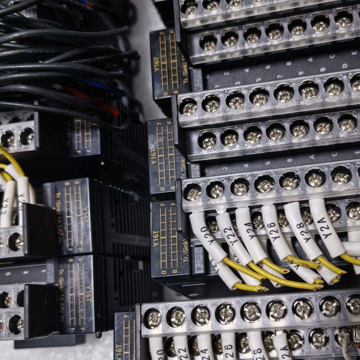 询价购-PLC AFP7Y16T 二手拆机