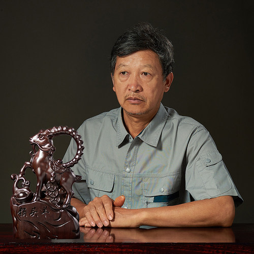 黑檀木雕领头羊摆件木质工艺品创意办公室送领导老板桌书房羊摆设