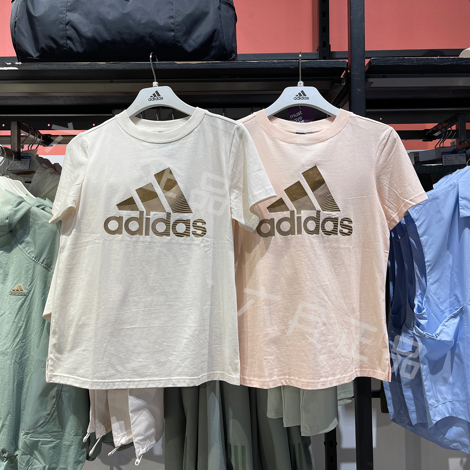 阿迪达斯女圆领透气休闲运动T恤