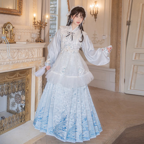 云藏月绣超仙蓝色罩裙马面汉服
