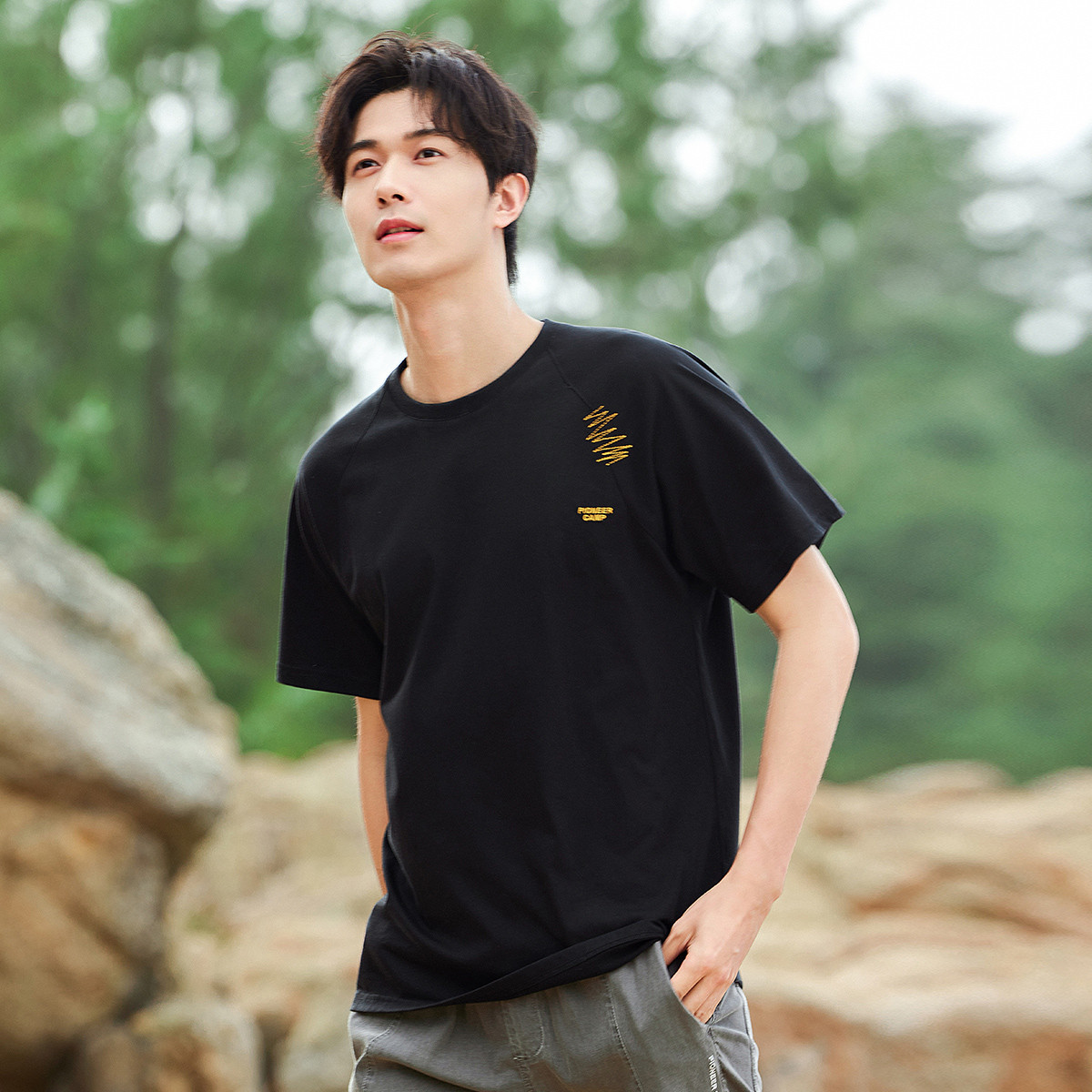 拓路者个性男装夏季纯棉字母短T刺绣印花圆领落肩袖T恤衫套头上衣