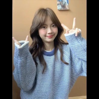 深秋初冬穿搭撞色条纹套头毛衣女秋冬宽松慵懒风中长款针织衫上衣