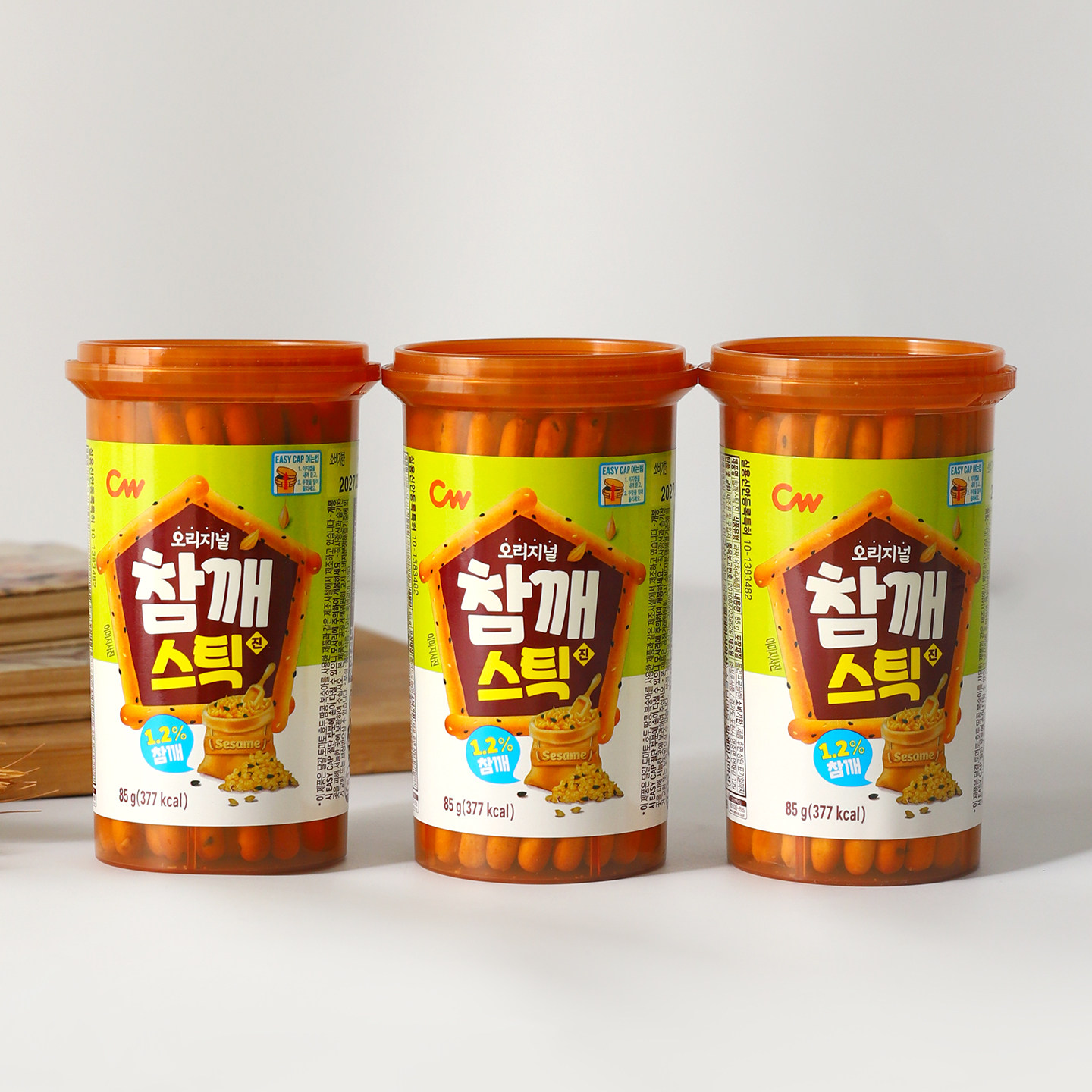韩国进口CW青右芝麻棒饼干网红办公室手指饼下午茶点心解馋小零食