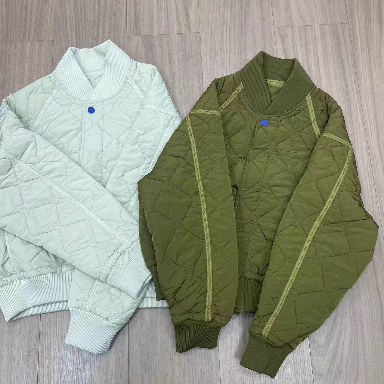 女士短款绗缝飞行员棉服