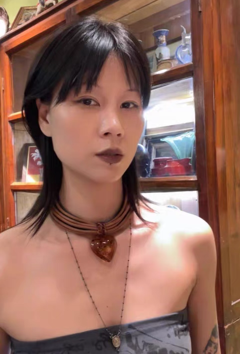 中古不完美不退不换  品牌树脂仿琥珀多层棉绳项链 意大利
