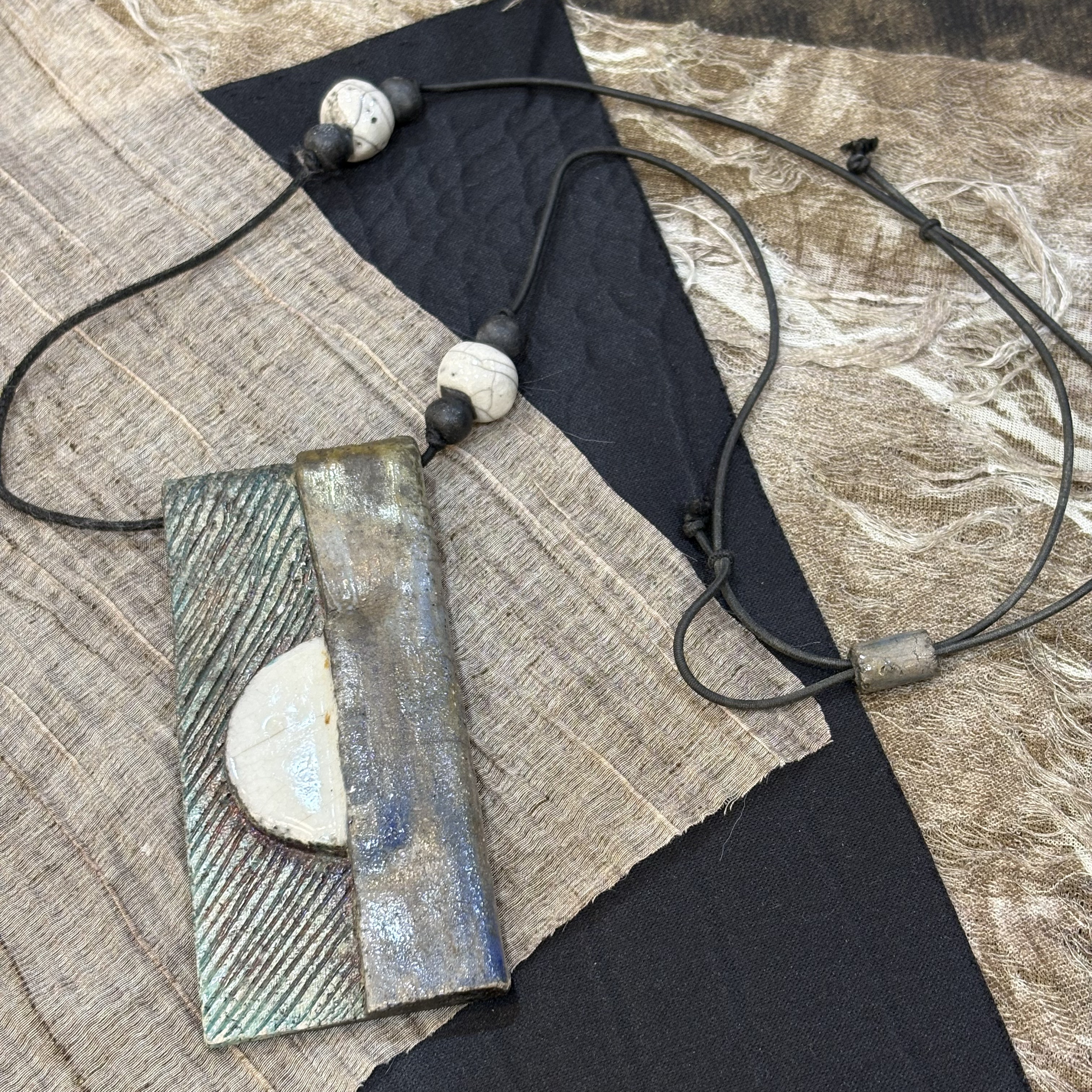 中古默认微瑕不退换 艺术家签名手工艺术陶瓷黑松紧带项链