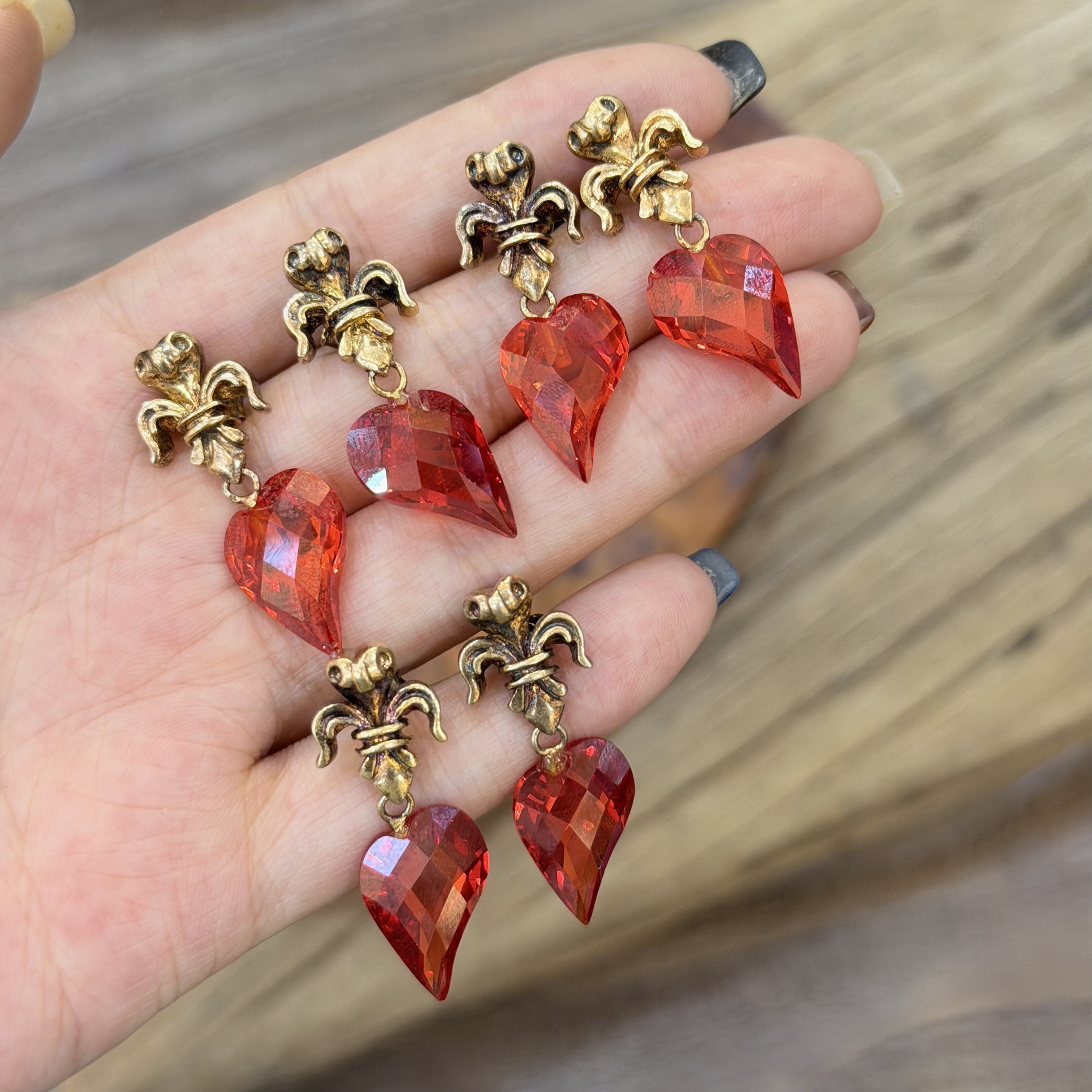 中古默认微瑕不退不换 火红异形桃心水晶银耳钉 意大利
