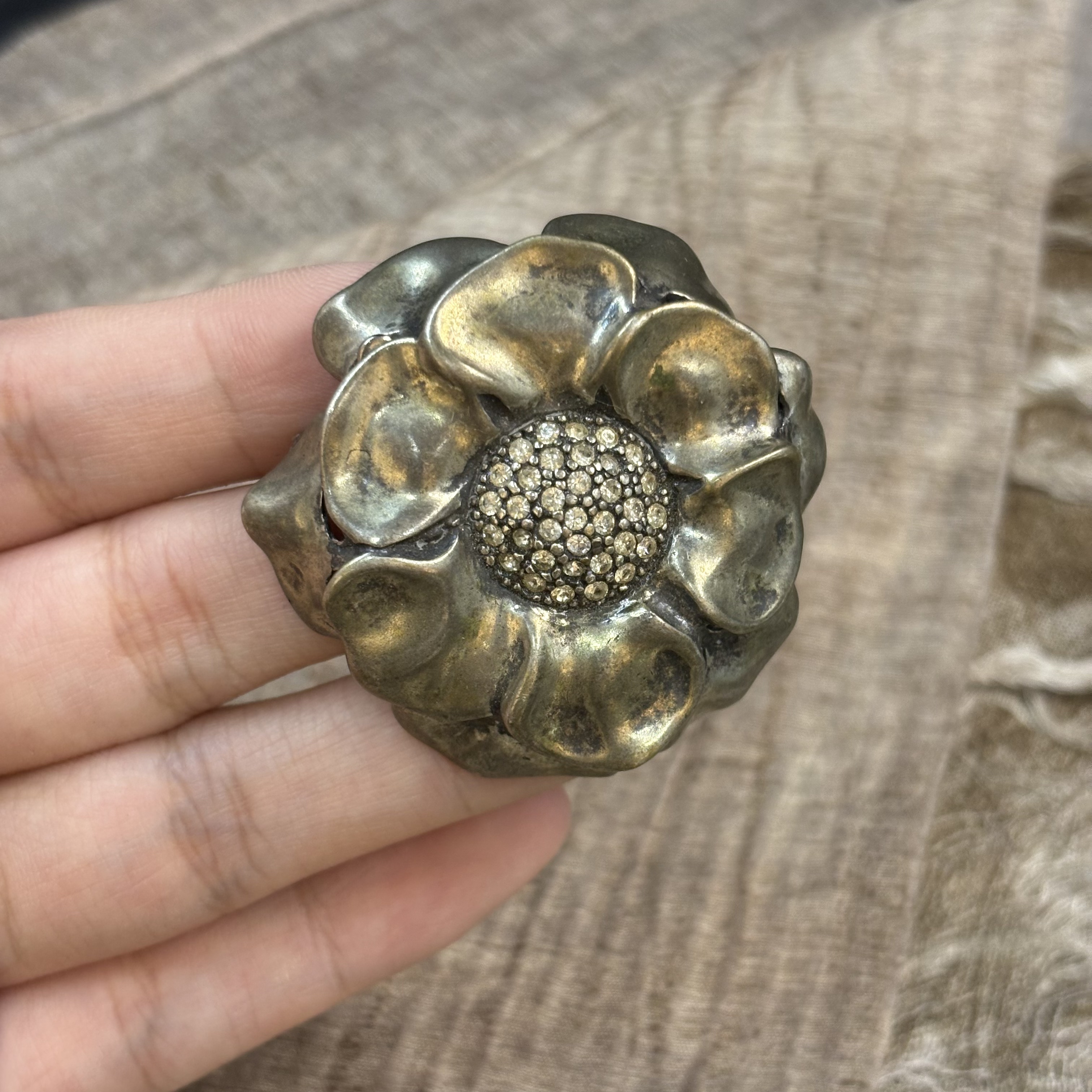 中古默认微瑕不退换 立体多层花瓣银胸针 意大利