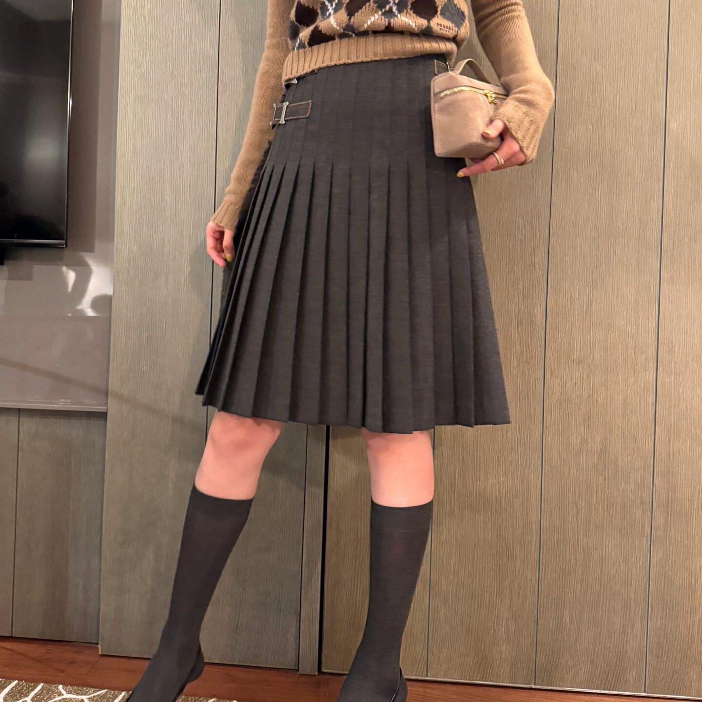 26春夏新款小羊皮扣羊毛中长款百褶裙显瘦半身裙