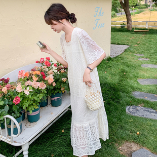 超好看度假风白色方领蕾丝连衣裙女夏2025绝美气质松弛感鱼尾长裙
