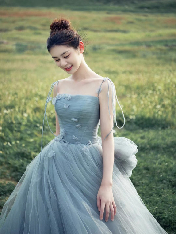 사진 스튜디오 외부 화려한 거즈 테마 의상 도망자 공주 숲 스타일 웨딩 사진 사진 잔디 사진 트레일 드레스