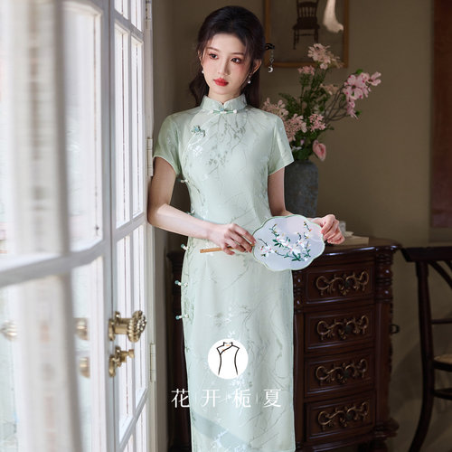 新中式改良绿色旗袍少女日常