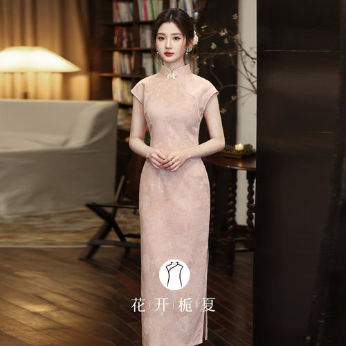 新中式绝美气质少女粉色旗袍订婚