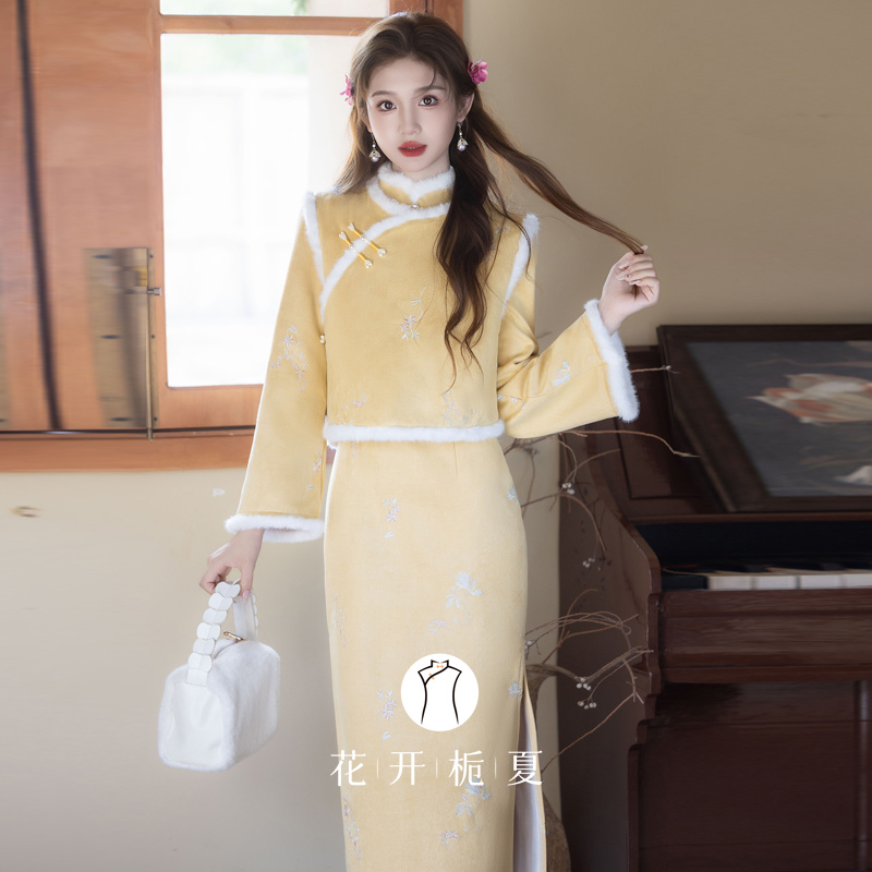 奶黄色冬日氛围感刺绣马甲改良旗袍套装年轻款少女加绒加厚10/31