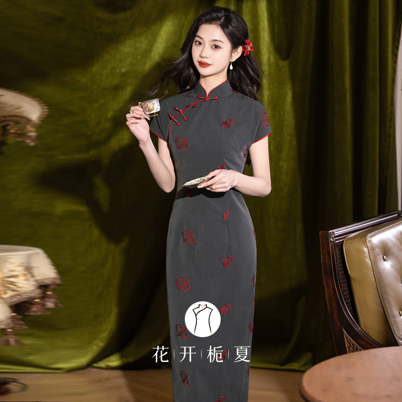 新中式改良高级感灰色刺绣旗袍