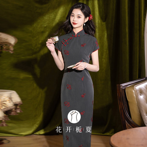 新中式改良高级感灰色刺绣旗袍