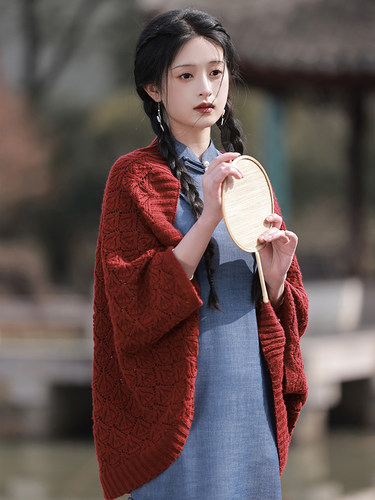 小说女主搭配旗袍披肩外套