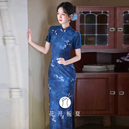 新中式改良蓝色旗袍气质显白