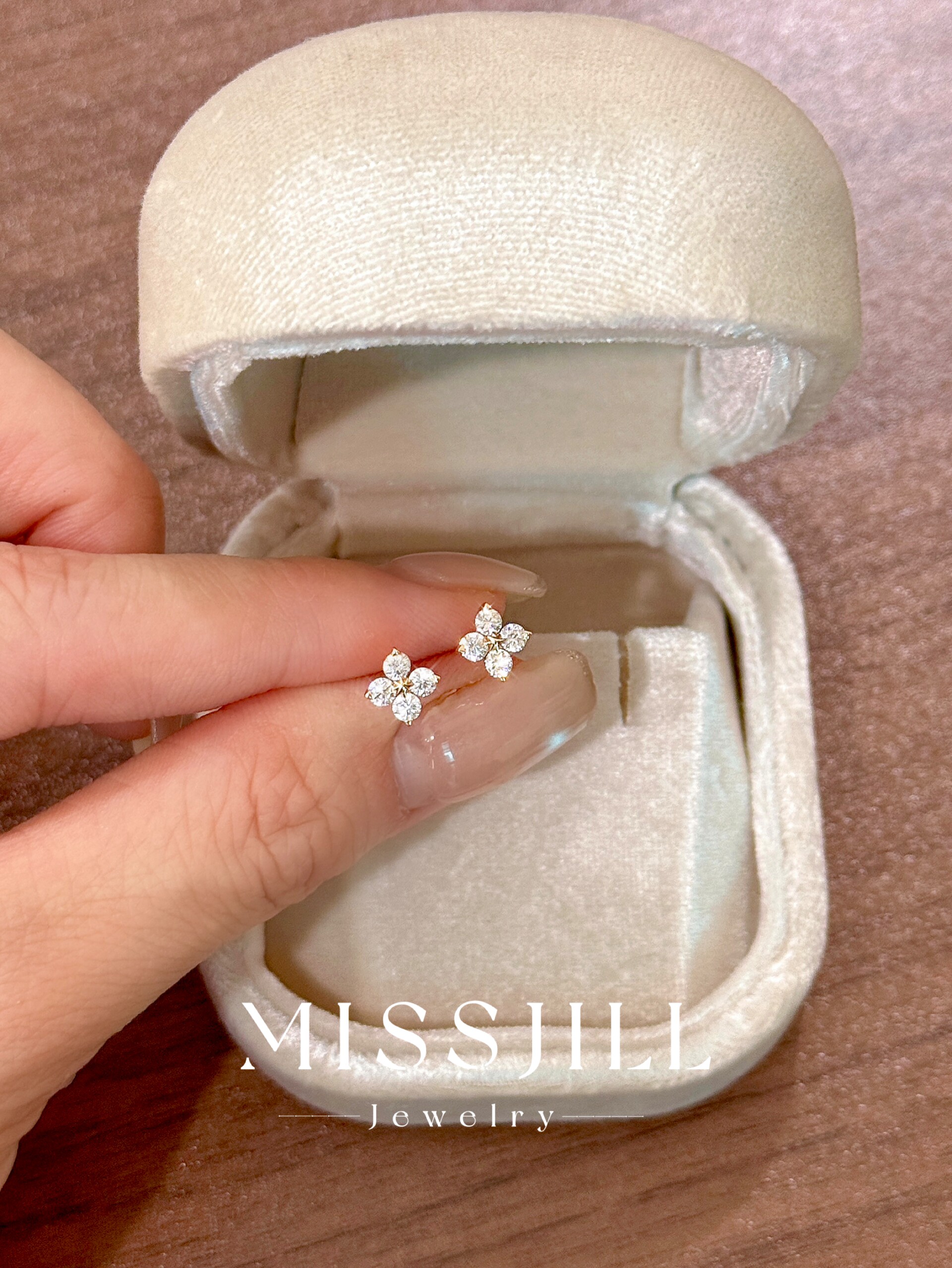 MISSJILL 白花蕊|小众高级通体S925纯银莫桑石耳钉精致气质轻奢