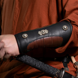 飞鱼服汉服真皮臂甲