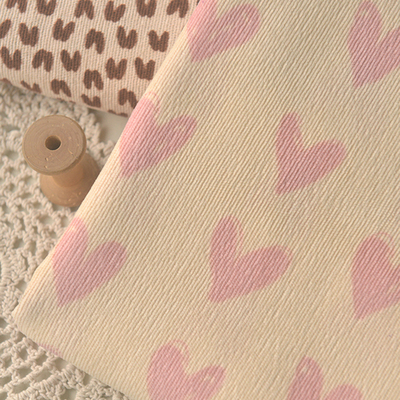 米黄粉红心形涤纶灯芯绒