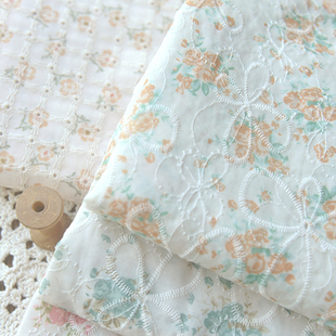 姜黄花簇大花方格绣花涤棉布料  夏衬衫上衣连衣裙子面料