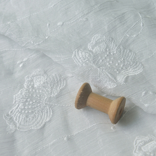 白大花条纹肌理雪纺布料 婚纱小礼服装饰连衣裙直播背景窗帘面料