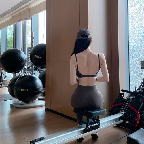 Byu run 新款大U美背吊带瑜伽背心女一体式固定杯防下垂运动文胸