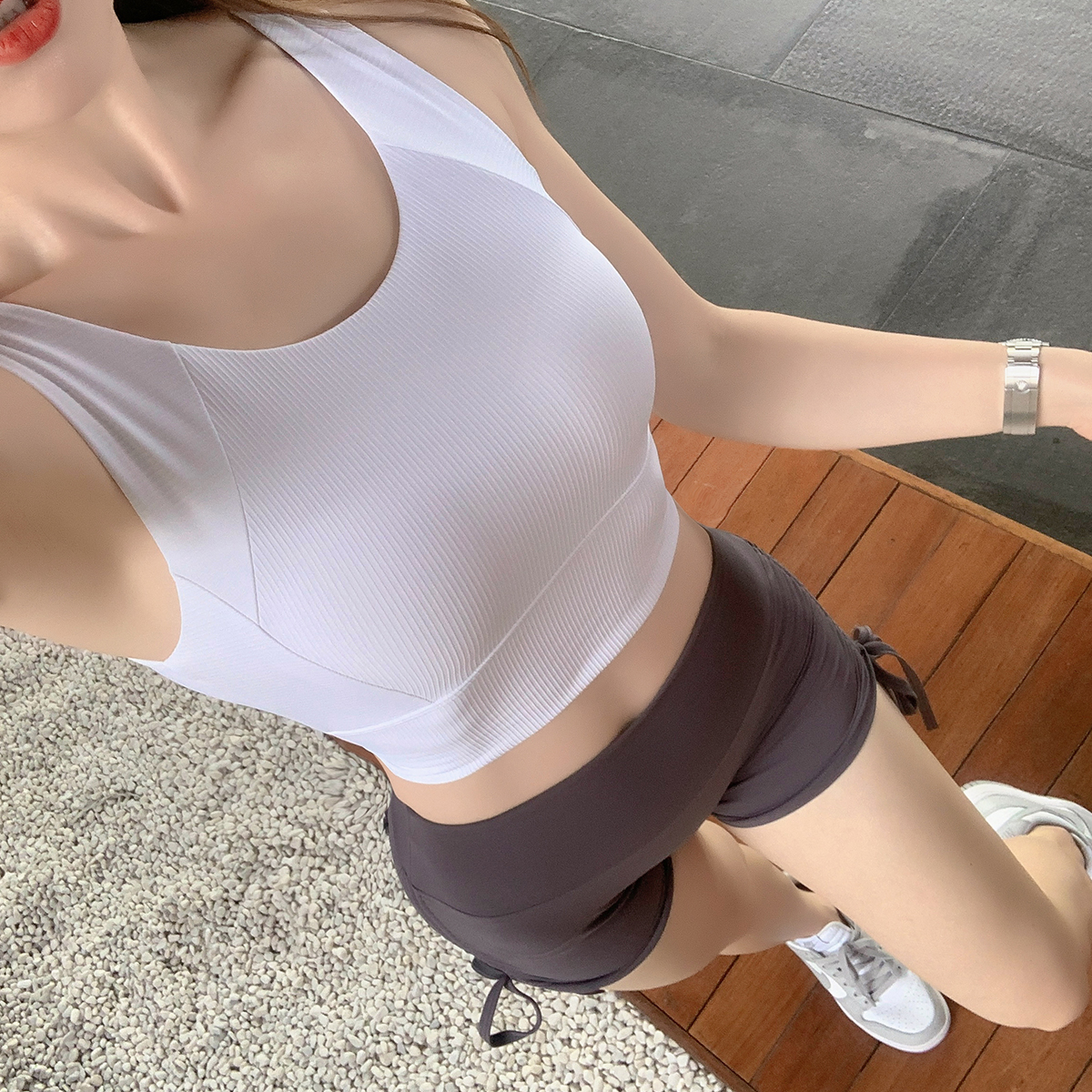 白色螺纹短款瑜伽背心