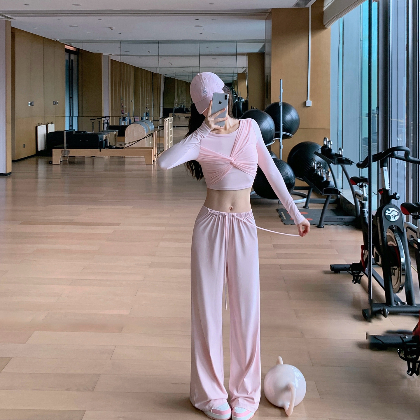 12/8Byurun 网纱拧结运动长袖T恤瑜伽套装女宽松直筒瑜伽裤两件套