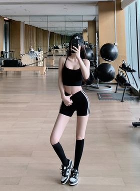 Byurun新款交叉后褶皱带胸垫瑜伽背心套装女侧条纹运动短裤两件套